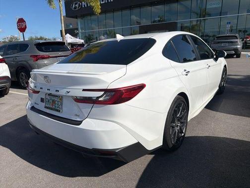 Ice 2025 Toyota Camry SE