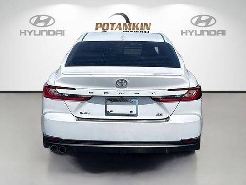 Ice 2025 Toyota Camry SE
