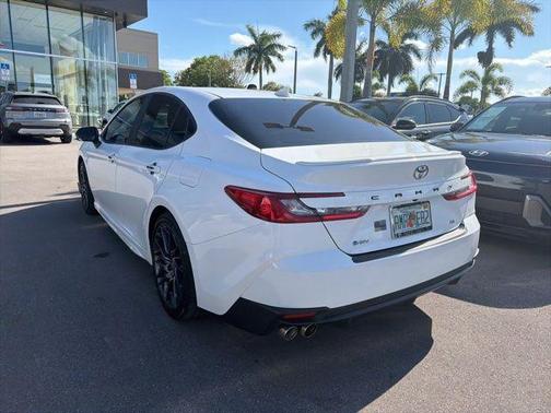 Ice 2025 Toyota Camry SE