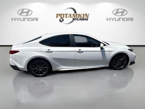 Ice 2025 Toyota Camry SE