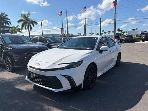 Ice 2025 Toyota Camry SE