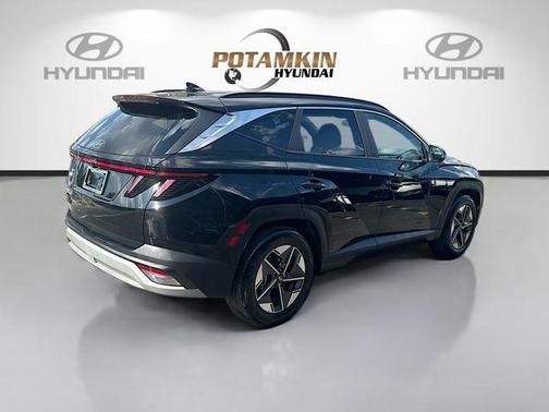 Phantom Black 2025 Hyundai TUCSON SEL Convenience