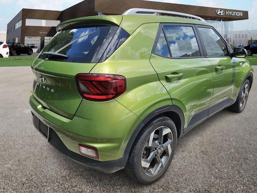 2022 Hyundai VENUE SEL