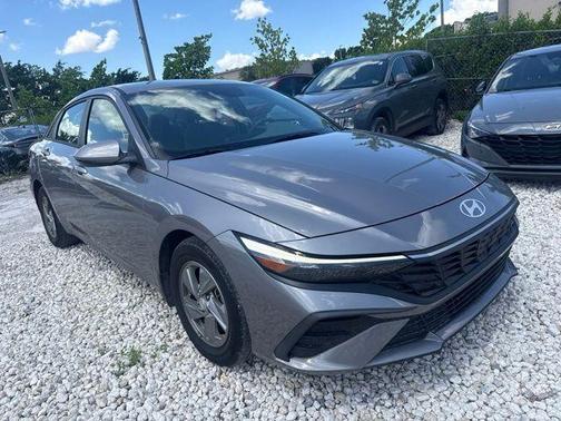 Metal 2024 Hyundai ELANTRA SE