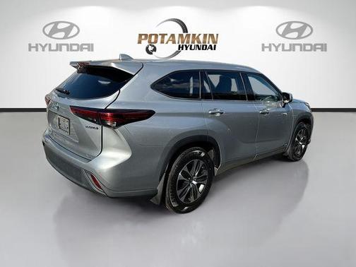 2022 Toyota Highlander Hybrid XLE