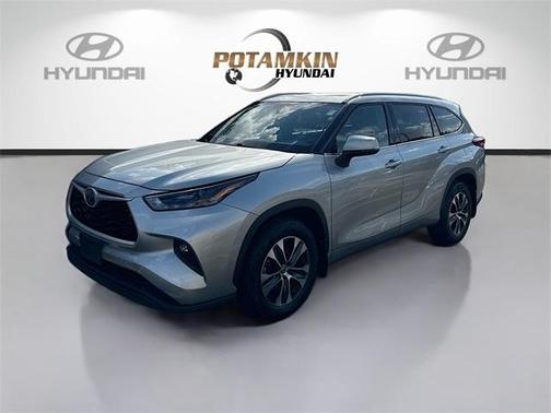2022 Toyota Highlander Hybrid XLE