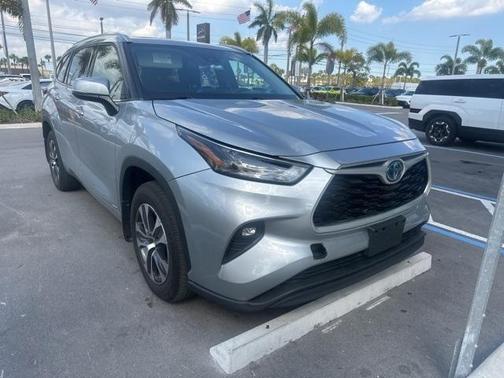 2022 Toyota Highlander Hybrid XLE