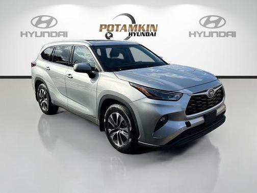 2022 Toyota Highlander Hybrid XLE