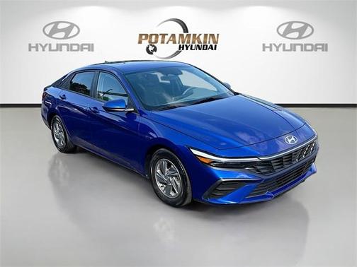 2024 Hyundai ELANTRA SE