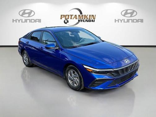 2024 Hyundai ELANTRA SE