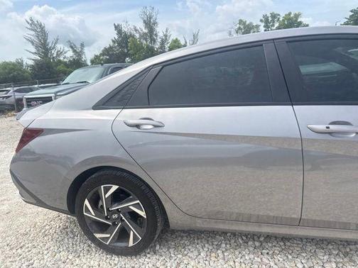 Metal 2025 Hyundai ELANTRA SEL Sport