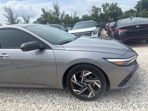 Metal 2025 Hyundai ELANTRA SEL Sport