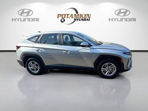 Shimmering Silver 2026 Hyundai TUCSON SE