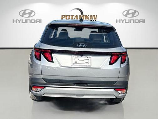 Shimmering Silver 2026 Hyundai TUCSON SE