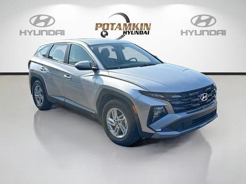 Shimmering Silver 2026 Hyundai TUCSON SE