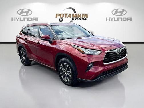 Pearl 2020 Toyota Highlander XLE