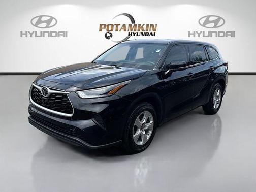 Midnight Black Metallic 2021 Toyota Highlander L
