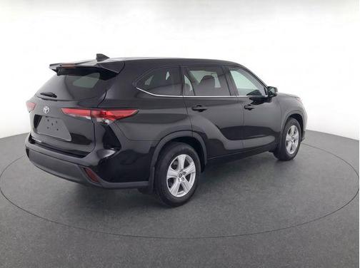 Midnight Black Metallic 2021 Toyota Highlander L