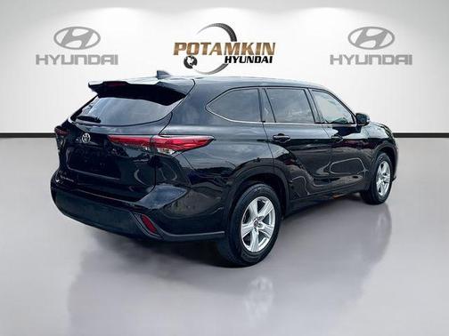 Midnight Black Metallic 2021 Toyota Highlander L
