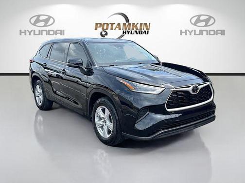 Midnight Black Metallic 2021 Toyota Highlander L