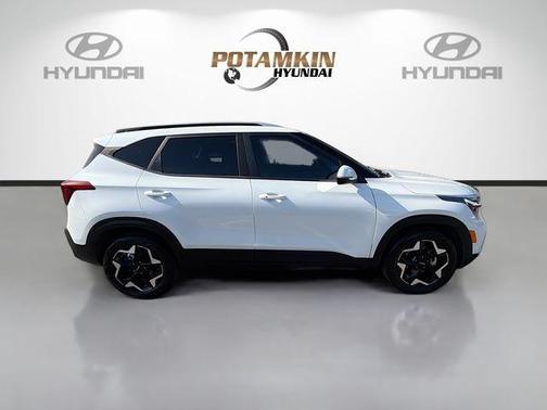 Snow White Pearl 2025 Kia Seltos S