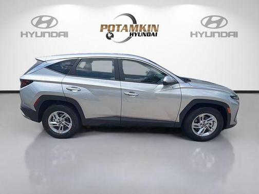 Shimmering Silver 2026 Hyundai TUCSON SE