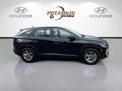 Phantom Black 2026 Hyundai TUCSON SE