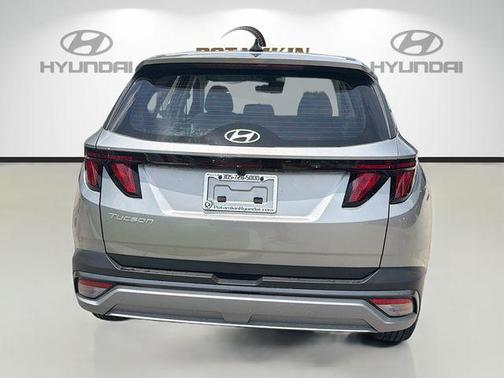 Shimmering Silver 2026 Hyundai TUCSON SE