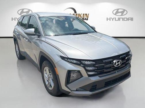 Shimmering Silver 2026 Hyundai TUCSON SE