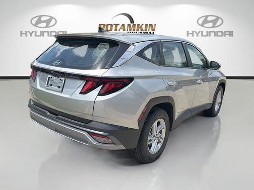 Shimmering Silver 2026 Hyundai TUCSON SE
