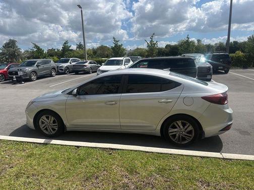 2019 Hyundai ELANTRA SEL