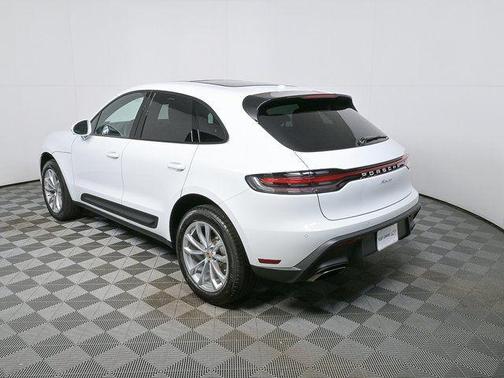 2025 Porsche Macan AWD