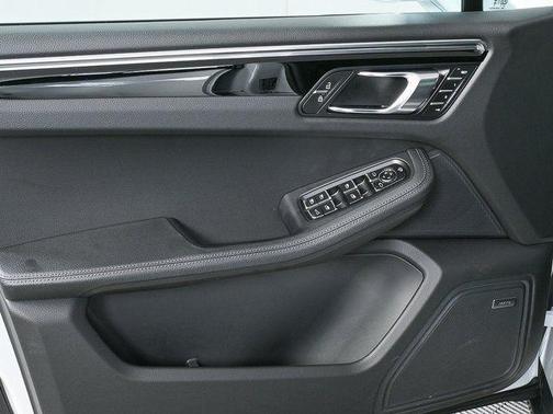 2025 Porsche Macan AWD