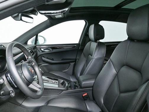 2025 Porsche Macan AWD
