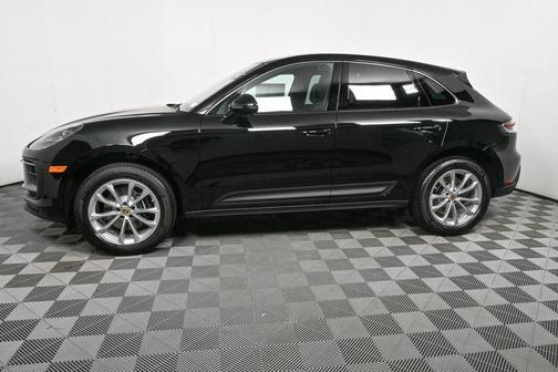 2025 Porsche Macan AWD