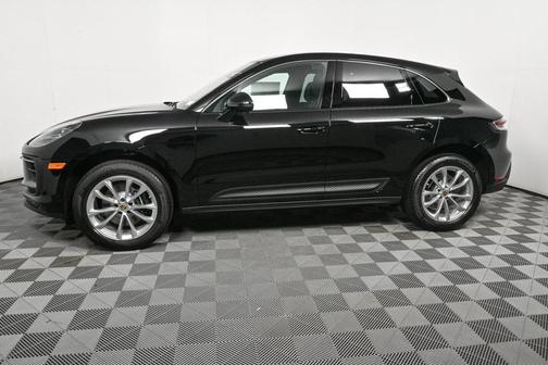 2025 Porsche Macan AWD