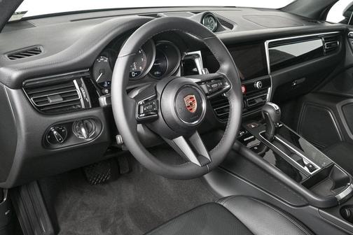 2025 Porsche Macan AWD