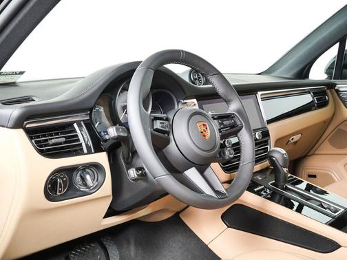 Jet Black Metallic 2026 Porsche Macan Macan