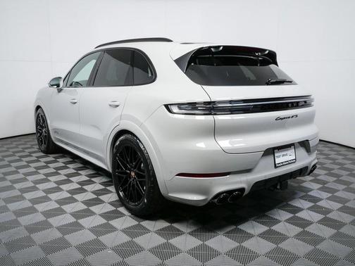 2026 Porsche Cayenne GTS