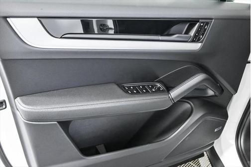 2025 Porsche Cayenne AWD