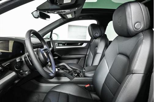 2025 Porsche Cayenne AWD