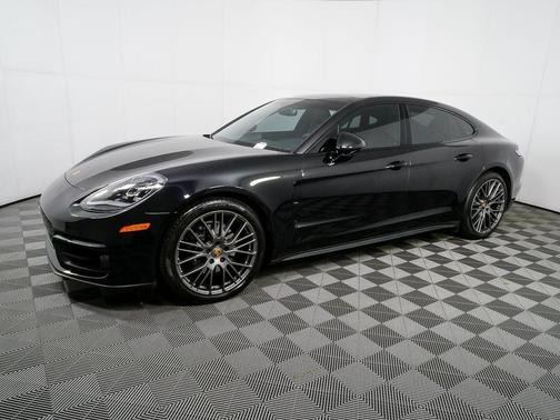 2023 Porsche Panamera 