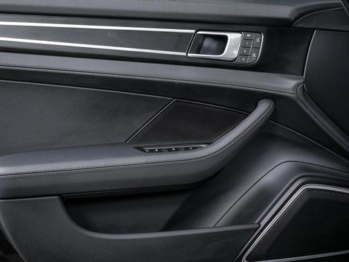 2023 Porsche Panamera 