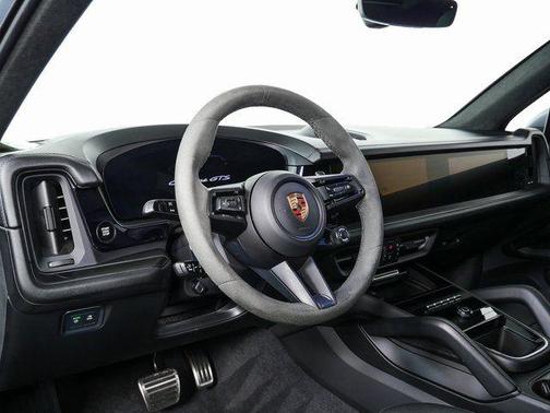 2025 Porsche Cayenne GTS