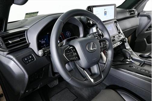 2025 Lexus LX 700h Overtrail
