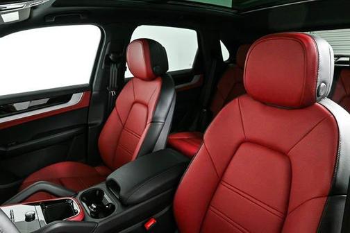 2025 Porsche Cayenne AWD