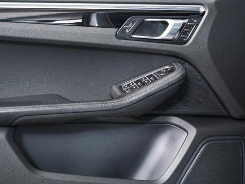 2023 Porsche Macan AWD
