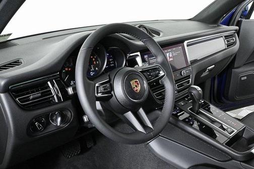 2025 Porsche Macan AWD