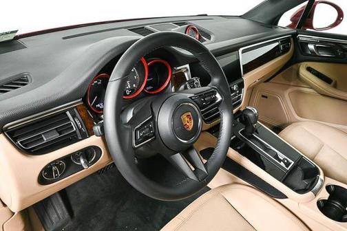 2022 Porsche Macan Base