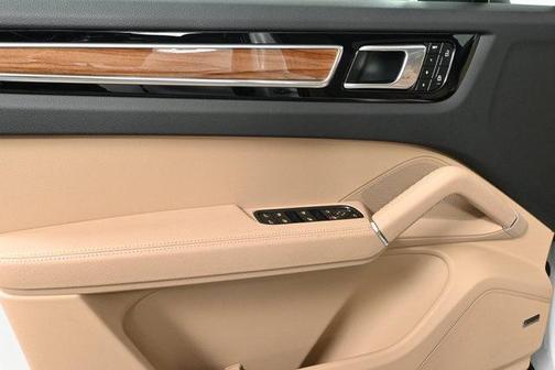 2023 Porsche Cayenne Platinum Edition